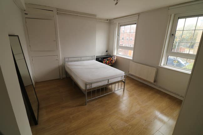 Large double Room- 5 mins from Tube  Main Photo