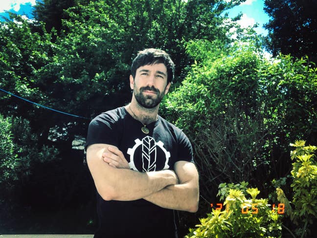 I am a Tree Surgeon and business owner aged 3... Main Photo