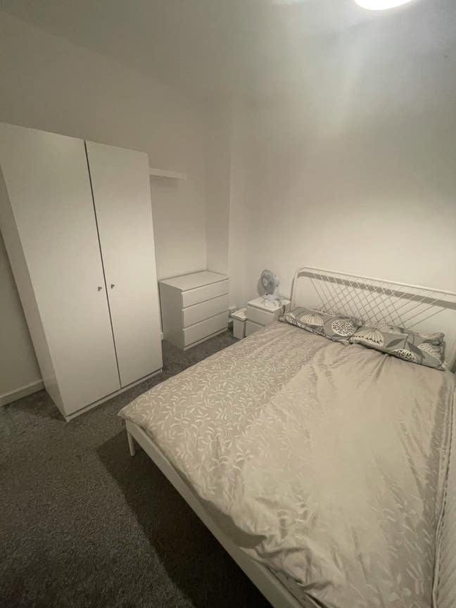 Double Room off the Farnham Road  Main Photo