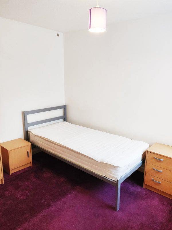 Single room 5 minutes walk from town centre Main Photo