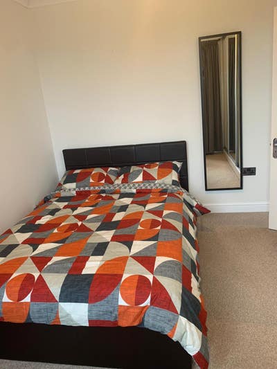 Large Furnished Double Bedroom to Rent in Feltham Main Photo