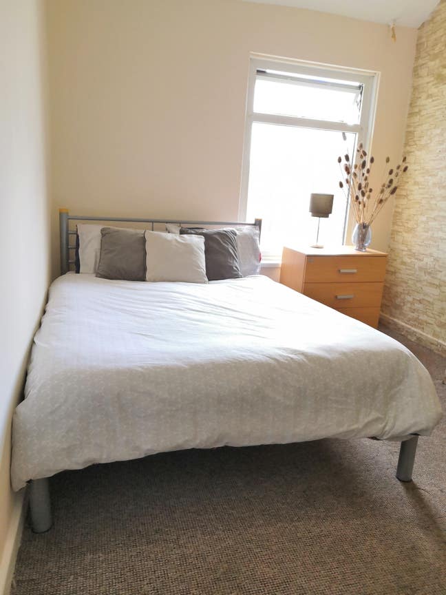 Ideal for Sports Direct – Double Bed Main Photo