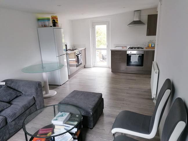 Ground floor Single bedroom with en-suite  Main Photo