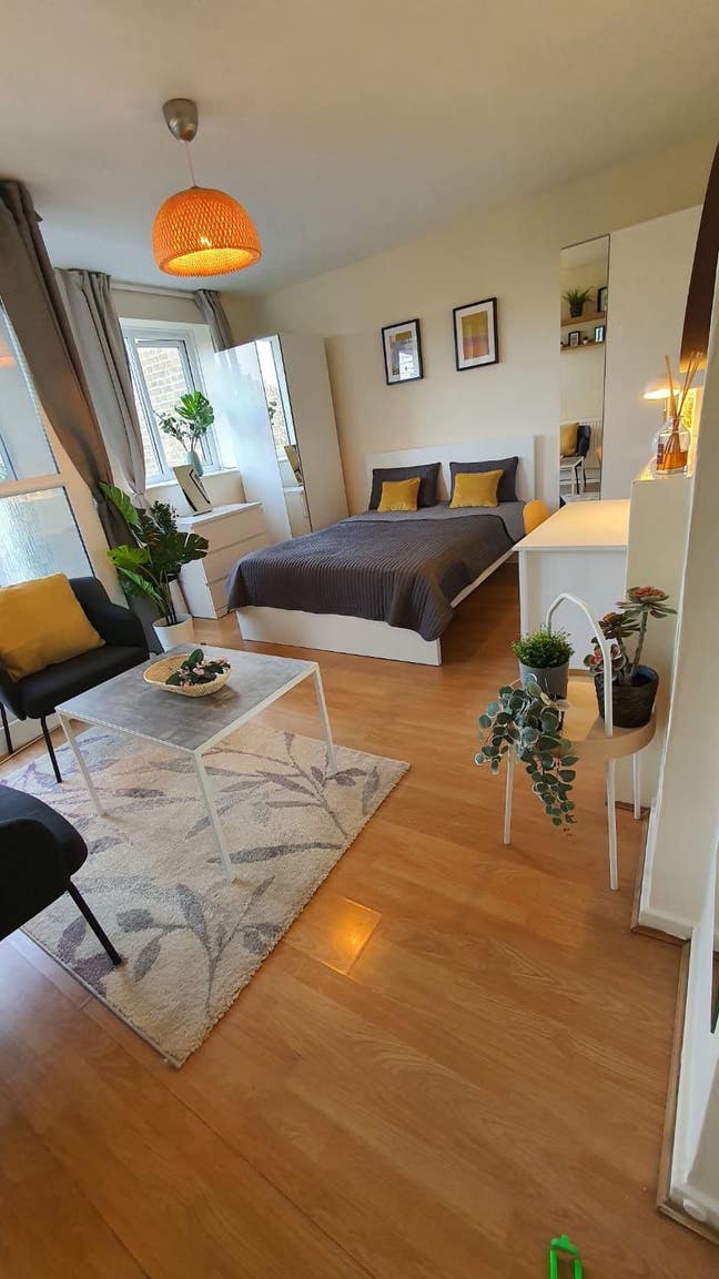 Couples welcome, cleaning service twice a week Main Photo