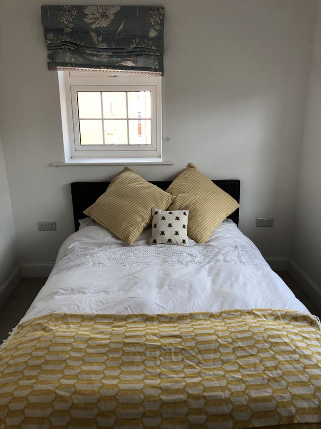 Spacious double bedroom in Bloxham village Main Photo