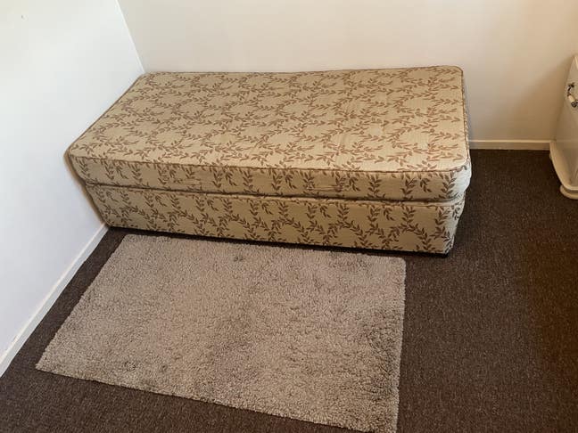 Double Bedroom  Main Photo