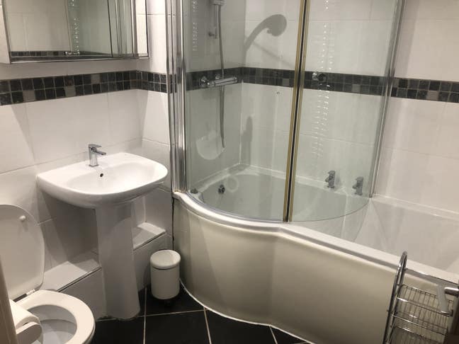 2 rooms in 3 bed flat: 5 min from Leeds University Main Photo