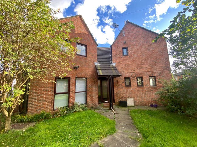 Room in House share - Newton Le Willows – &pound;320 PCM Main Photo