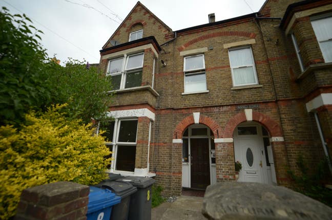 Studio Flat near river in Central Windsor Main Photo