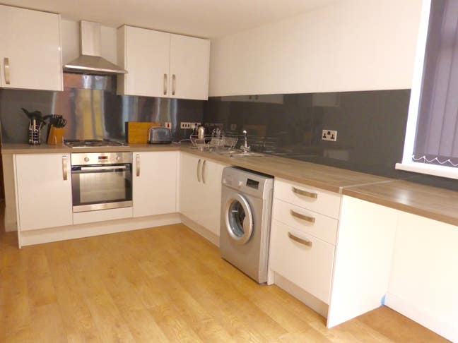 Double room with en suite and kitchenette Main Photo
