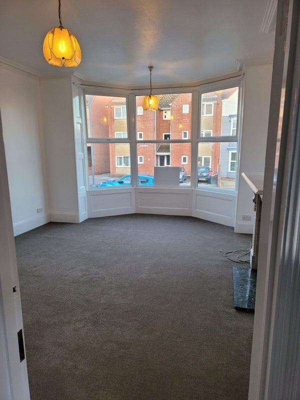 Large Double Room Located 5 Mins From Town Main Photo