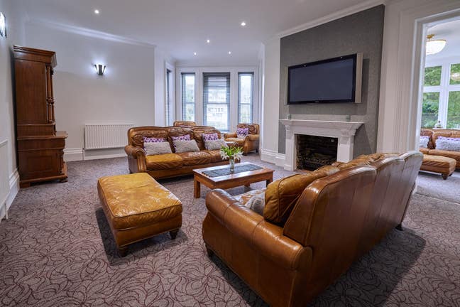 En-suite Double Room with Pool and Free Parking Main Photo