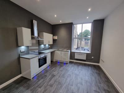 New 1 bed flat in great central BD1 location Main Photo
