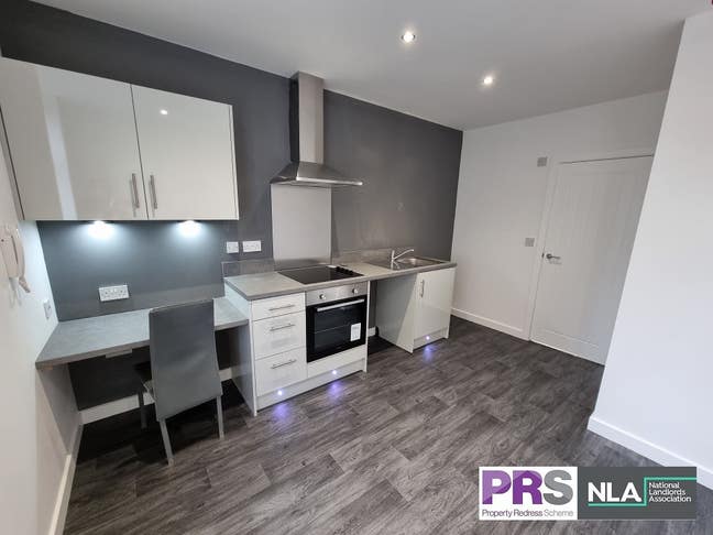 Superb new studio in great central BD1 location Main Photo