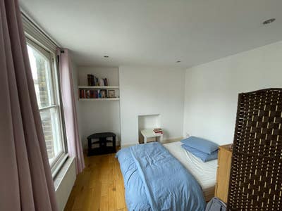 Stunning Master Bedroom in split-level flat Main Photo