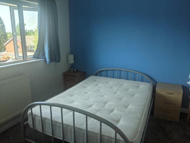 Lovely double room available in spacious house Main Photo