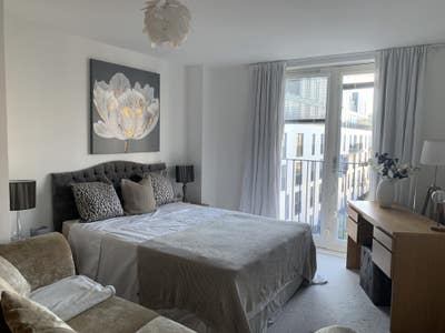 Beautiful master bedroom en suite high standard  Main Photo