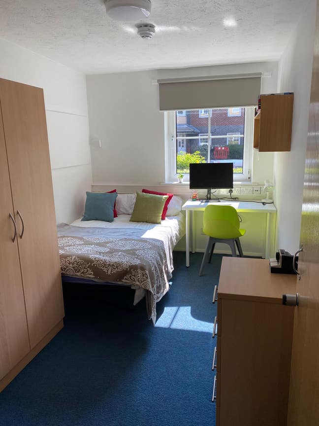 Rooms  in  Shared  Flat  Available (Students Only) Main Photo