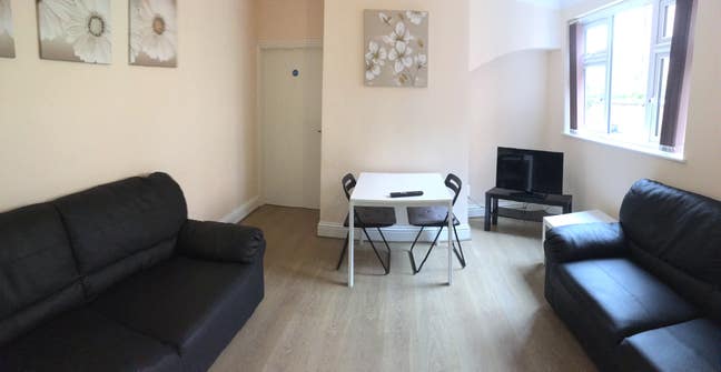 1 Student Room Available 1st August Main Photo