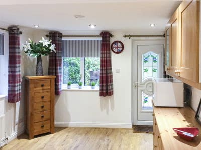 Large Studio-Style Double – Professionals Only Main Photo