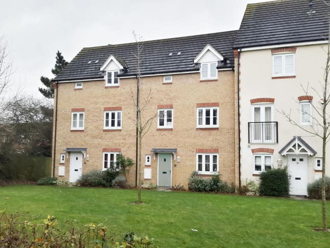 2 Rooms in Female House Share Near University Main Photo