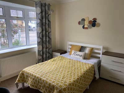 Modern House-share Epsom KT17 Main Photo
