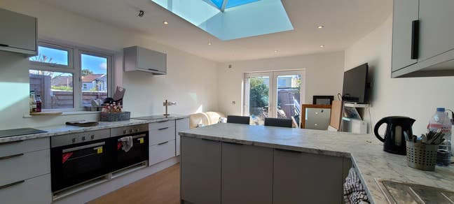 Double Room in Very Nice House inc bills and Wifi Main Photo
