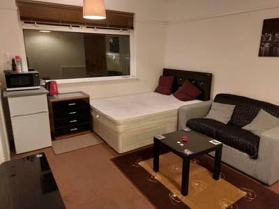 Large flat size room for rent in a nice house  Main Photo