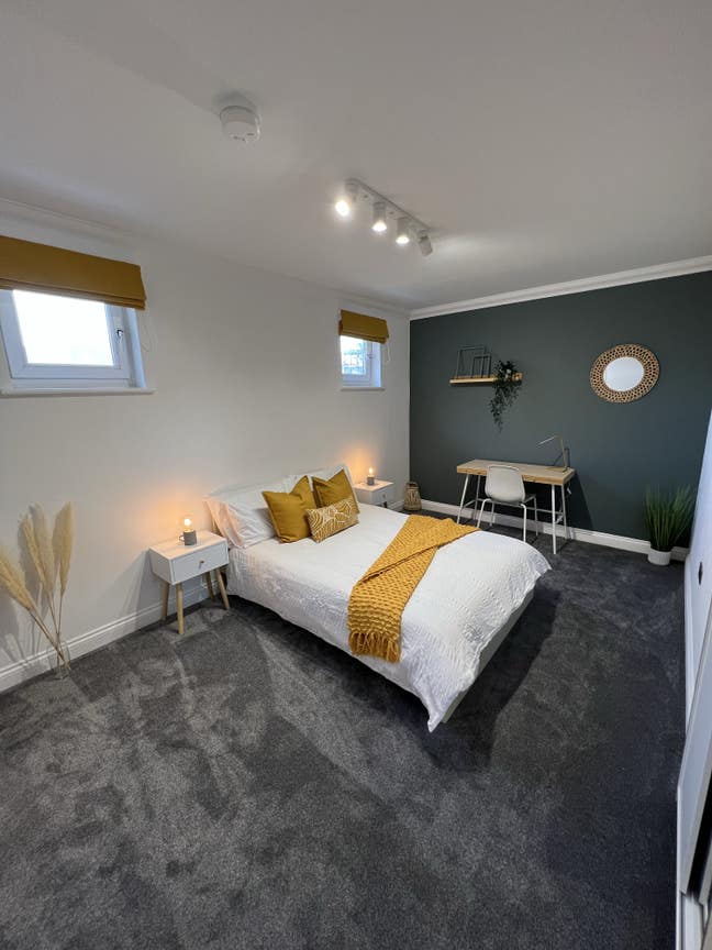 Double room in a newly refurbished apartment  Main Photo