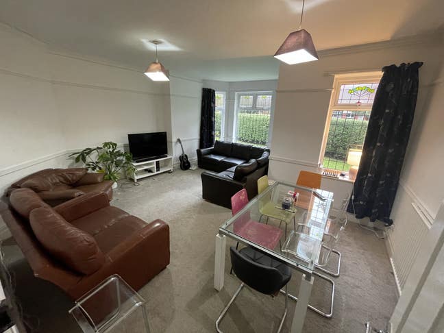 Huge attic room within mansion house bills inc Main Photo