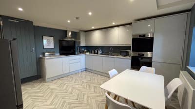 All Ensuite Hotel Standard Houseshare LS13 Main Photo