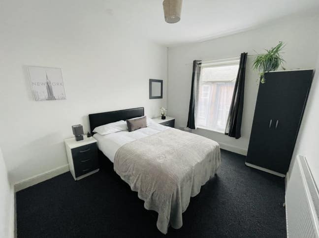  Double Rms  - Walsall Town Centre - 1 Room Left Main Photo