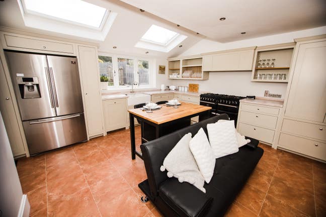 Double Room in a well presented Period House Main Photo