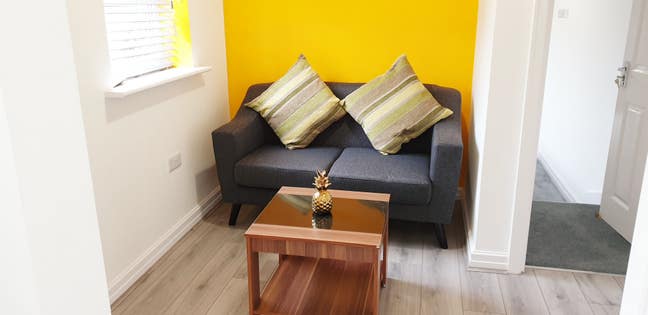 Rooms with Ensuite-M'cr Rd cw9 Main Photo