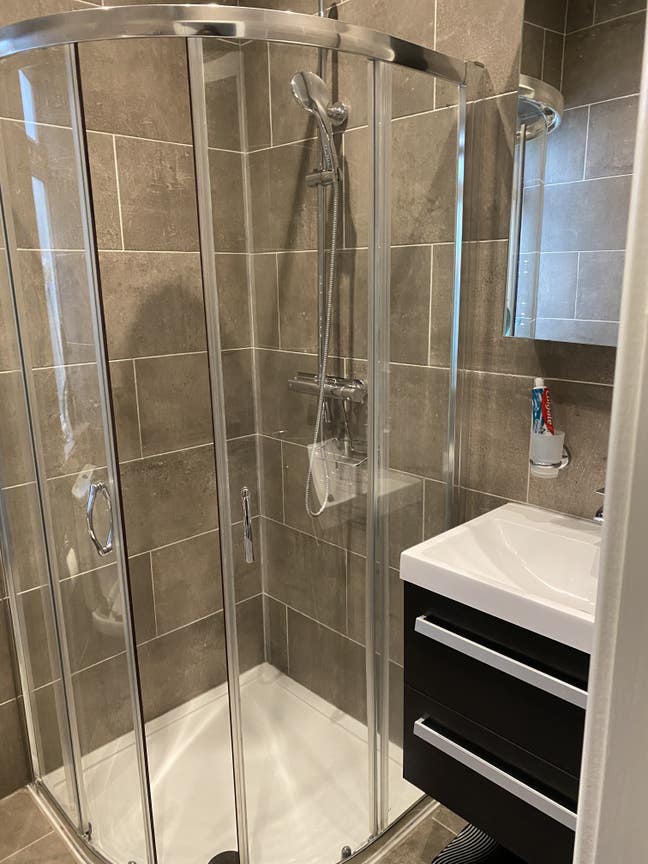 A spacious double room in NW London Main Photo