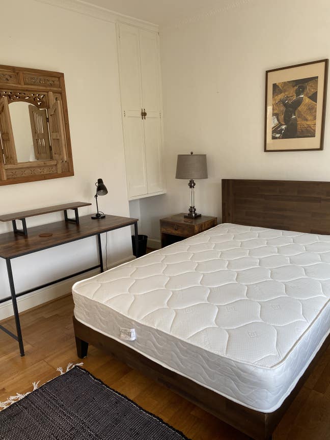 A spacious double room in NW London Main Photo