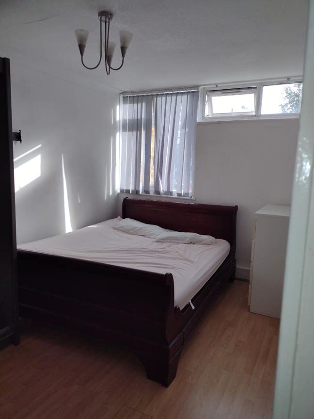 Double bedroom in South London Main Photo