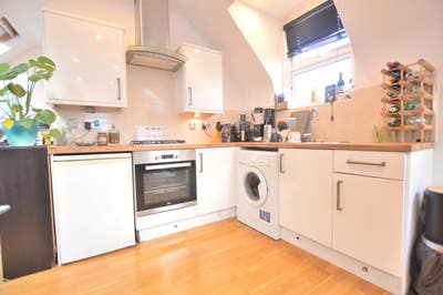 Stunning Studio Flat on Ribblesdale Road Furzedown Main Photo