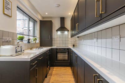 Fantastic Location Close to City *All Bills Incl  Main Photo