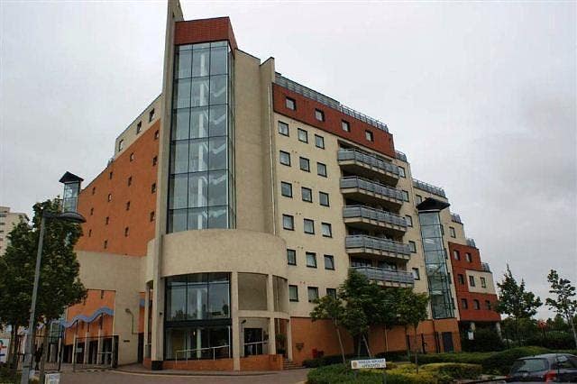 Amazing Ensuite Dbl Room*Gym*Sauna*Bills Incl Main Photo