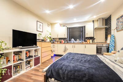 Stunning 1st Floor Studio Flat in Streatham Hill Main Photo