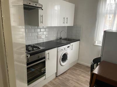 Newly Refurbished 2 Bedroom flat Tooting Broadwa   Main Photo