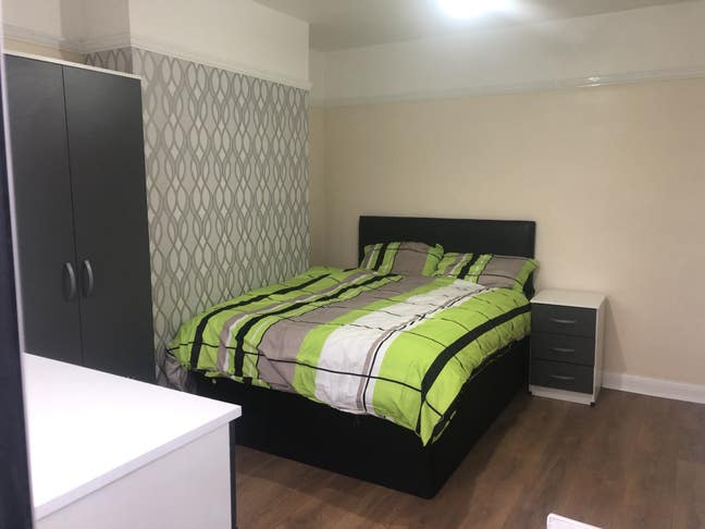 **Stunning New Rooms Available**(No Students) Main Photo