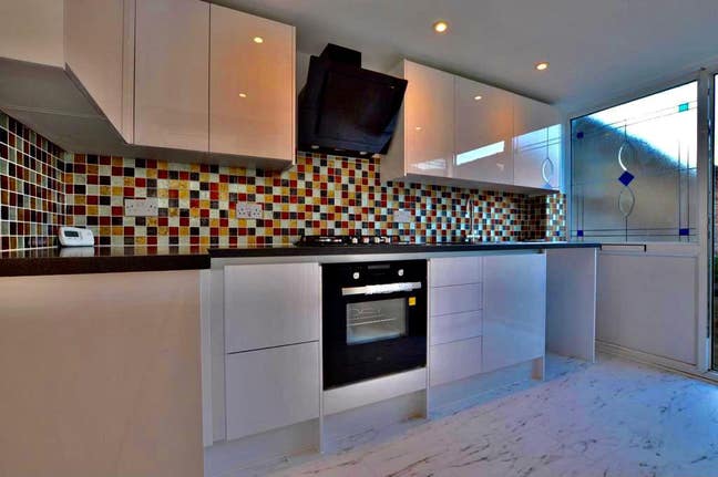 Newly designed flat minutes away from Reigate stn Main Photo