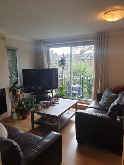 Large Double w/ Balcony & Garden in Clapham North Main Photo
