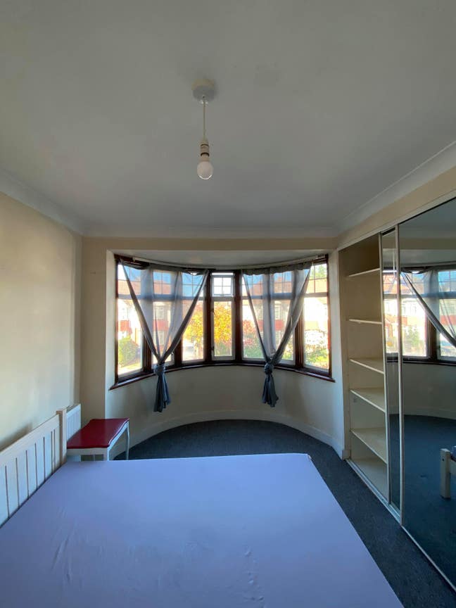 Spacious Room in a Big House with a Lovely Garden Main Photo