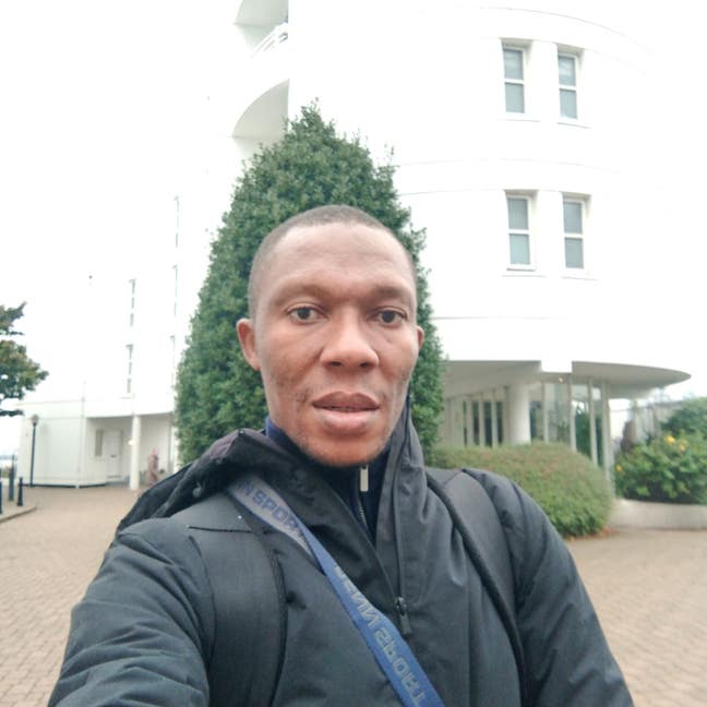 I am a male student  aged 40 looking for a si... Main Photo