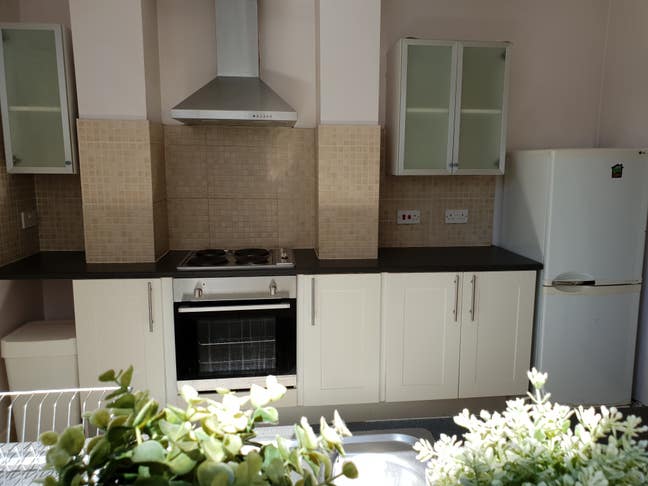 Luxury 5 bed property in the Heath, 1 room left Main Photo