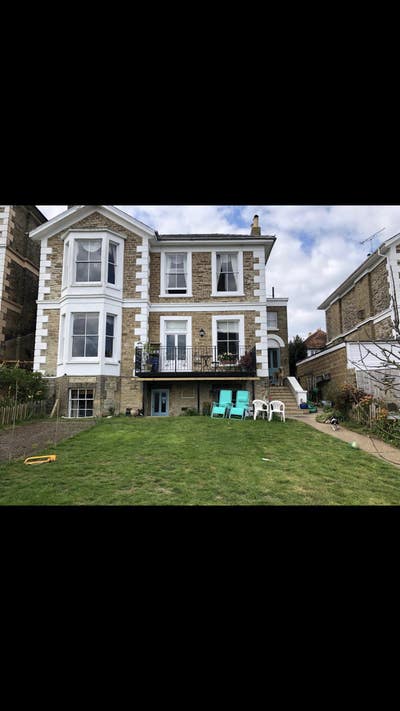 Lovely large bedroom with sea views own bathroom  Main Photo