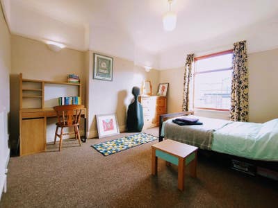 Spacious double room in a welcoming, friendly home Main Photo